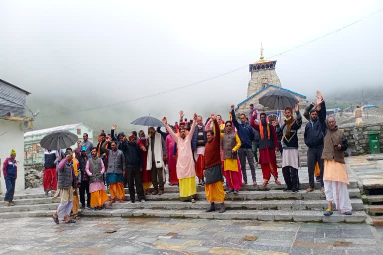 devasthanam-board-protest-intensified-in-kedarnath