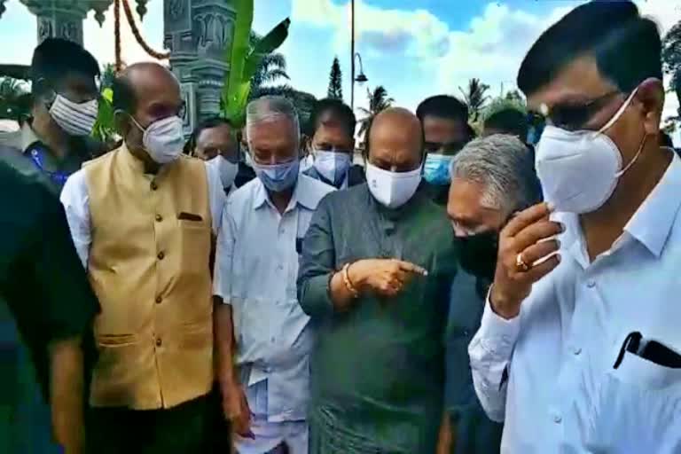 CM Basavaraj bommai visited Suttur Mutt Swamiji