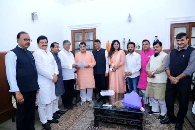 Fadnavis meet Union Minister Gadkari