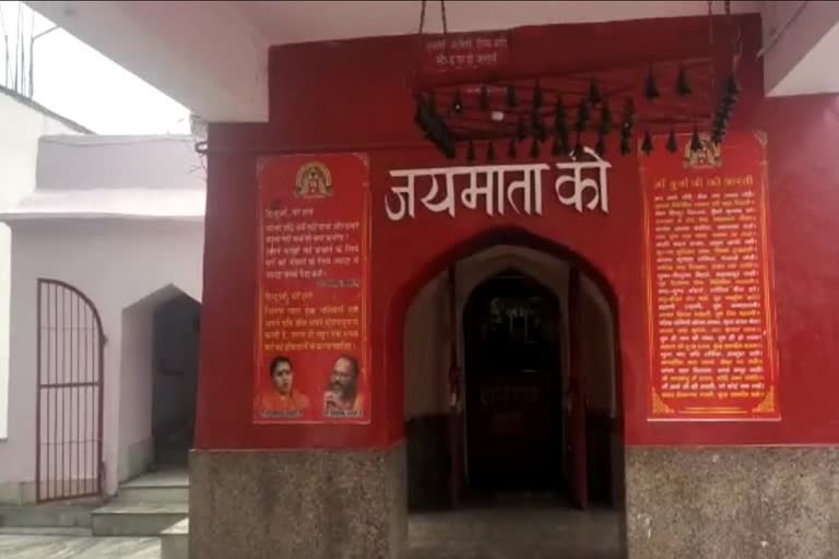 डासना मंदिर में संत पर चाकू से हमला