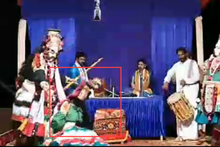 Yakshagana artist fell down while performing due to unconsciousness