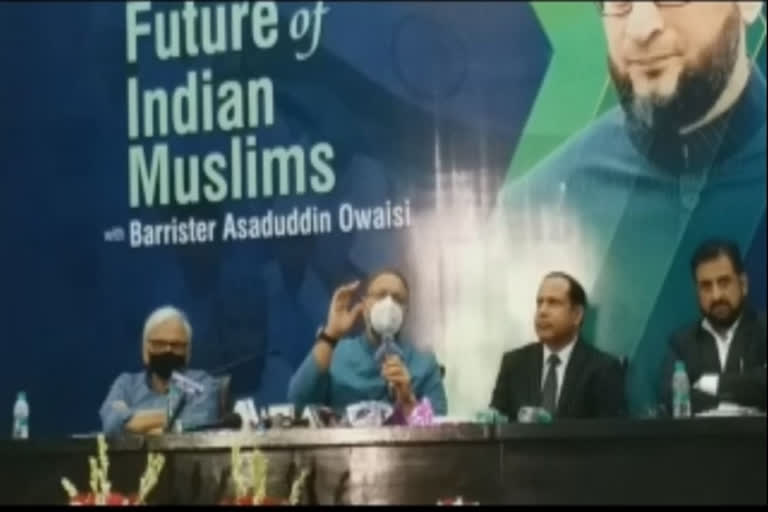 Anti-Muslim slogans  Owaisi questions RSS chief's same DNA statement  Owaisi targets RSS chief  Asaduddin Owaisi  ജന്ദർ മന്ദറിലെ വർഗീയ മുദ്രാവാക്യംവിളി  ജന്ദർ മന്ദറിലെ മുസ്ലീം വിരുദ്ധ മുദ്രാവാക്യംവിളി  വർഗീയ മുദ്രാവാക്യംവിളി  മുസ്ലീം വിരുദ്ധ മുദ്രാവാക്യംവിളിമുദ്രാവാക്യംവിളി  കേന്ദ്രത്തിനെതിരെ ആഞ്ഞടിച്ച് ഒവൈസി  Owaisi  ഒവൈസി  ഉവൈസി  എഐഎംഐഎം  അസദുദീൻ ഒവൈസി  AIMIM president Asaduddin Owaisi  ആർഎസ്എസ് മേധാവി  മോഹൻ ഭാഗവത്  ജന്ദർ മന്ദർ