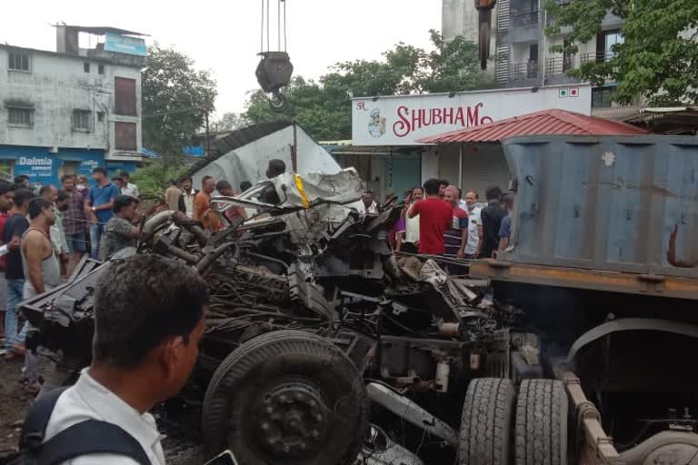 truck-tempo accident, 2 died in raigad