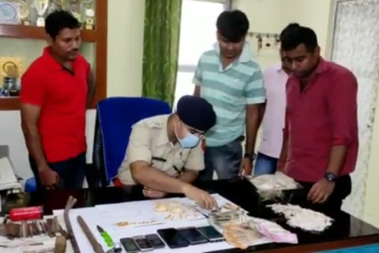 Police Arrest 6 miscreants in Sonarpur Robbery Case