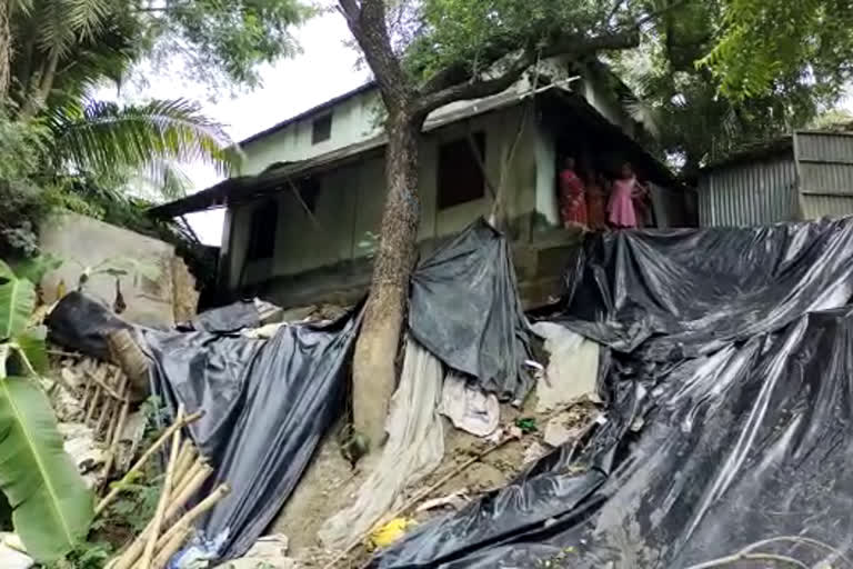 Landslide on Brahmani River Dam many Houses collapsed in Bamongola Malda