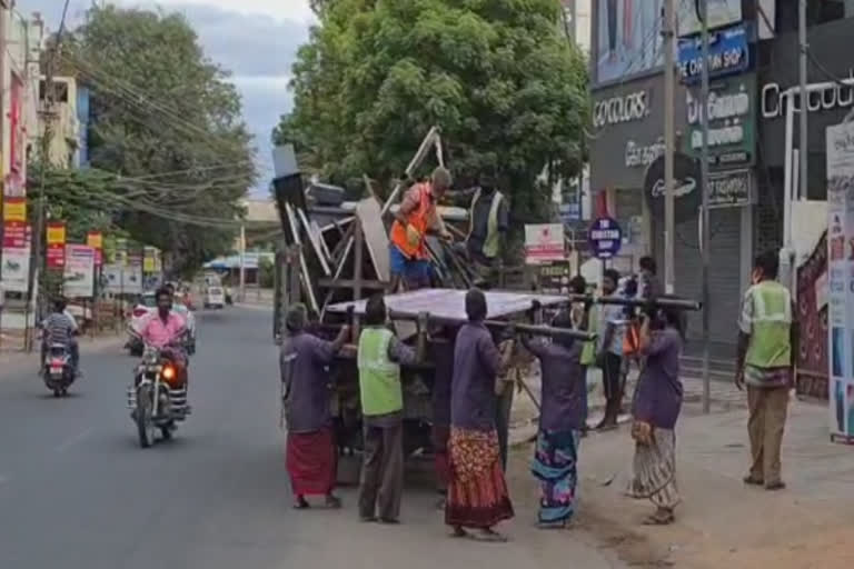 விளம்பரப் பலகைகள் அகற்றம்