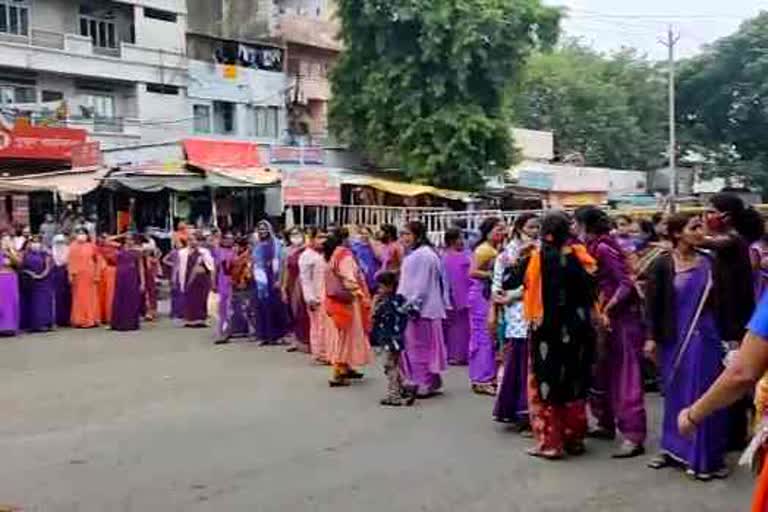 Asha Usha workers protest
