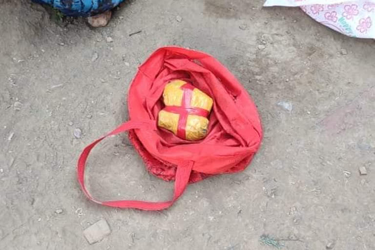 Grenade attack in Srinagar  Jammu and Kashmir latest news  Journalist held with grenades Srinagar  grenade  മാധ്യമപ്രവർത്തകൻ  സുരക്ഷ സേന  ഗ്രനേഡ്