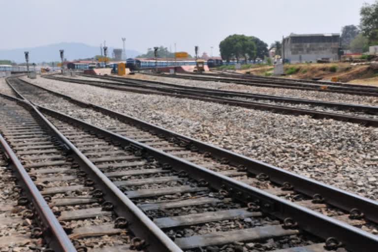 inspection in railway  railway  இரட்டை ரயில் பாதையில் ஆய்வு  ரயில் பாதையில் ஆய்வு  inspection on double track railway track  double track railway track  railway track  double railway track  இரட்டை ரயில் பாதையில் ஆய்வு  ரயில் பாதையில் ஆய்வு  madurai news  madurai latest news  மதுரை செய்திகள்  மதுரையில் இரட்டை ரயில் பாதையில் ஆய்வு