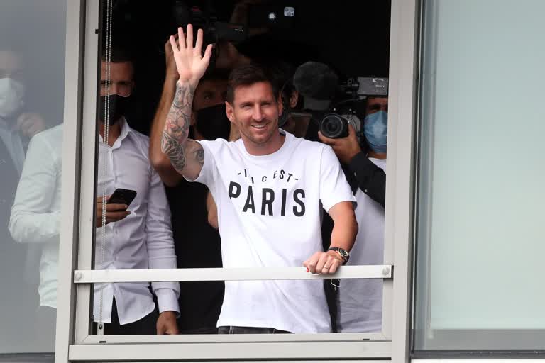 Lionel Messi  PSG  Lionel Messi arrives in Paris  ലയണല്‍ മെസി  പാരീസ്  പാരീസ് സെന്‍റ് ജര്‍മെന്‍