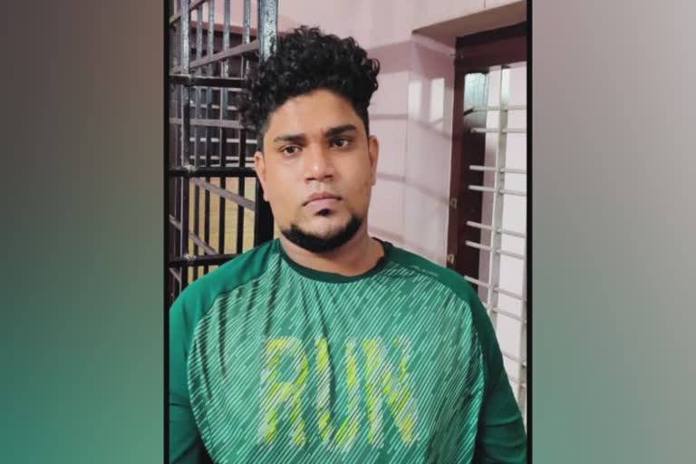 YouTuber arrested for insulting police and MVD officials on social media  YouTuber arrested for defaming police and MVD officials on social media  സാമൂഹ്യമാധ്യമങ്ങളിലൂടെ പൊലീസിനും എം.വി.ഡിയ്‌ക്കും അസഭ്യവർഷം  യൂട്യൂബർ അറസ്‌റ്റിൽ  YouTuber arrested  സാമൂഹ്യമാധ്യമങ്ങളിലൂടെ പൊലീസിനെയും എംവിഡി ഉദ്യോഗസ്ഥരേയും അപകീർത്തിപെടുത്തിയ സംഭവം  റിച്ചാർഡ് റിച്ചു  richard richu  YouTuber  യൂട്യൂബർ  യൂട്യൂബർ റിച്ചാർഡ് റിച്ചു  YouTuber richard richu  ഇ ബുൾ ജെറ്റ്  e bulljet  റിച്ചു  മോട്ടോർ വാഹന വകുപ്പ്  എംവിഡി  MVD