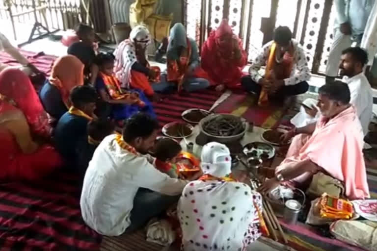 UP-MN-01-Eighteen Muslims from the Shamli 3 family converted to Hinduism.-UPUR10009