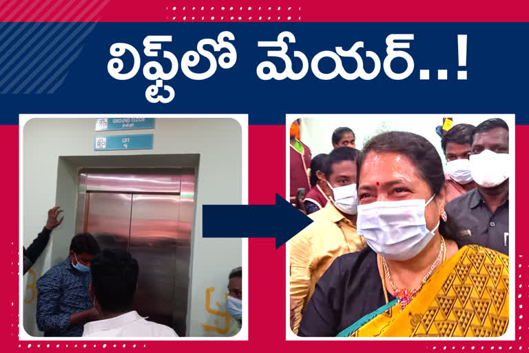 Warangal mayor Gundu Sudharani structed in hospital lift in Hanmakonda