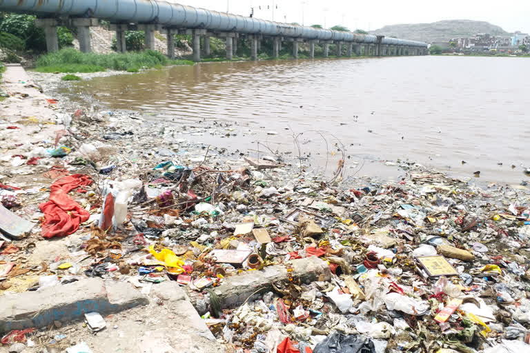 garbage in the lake