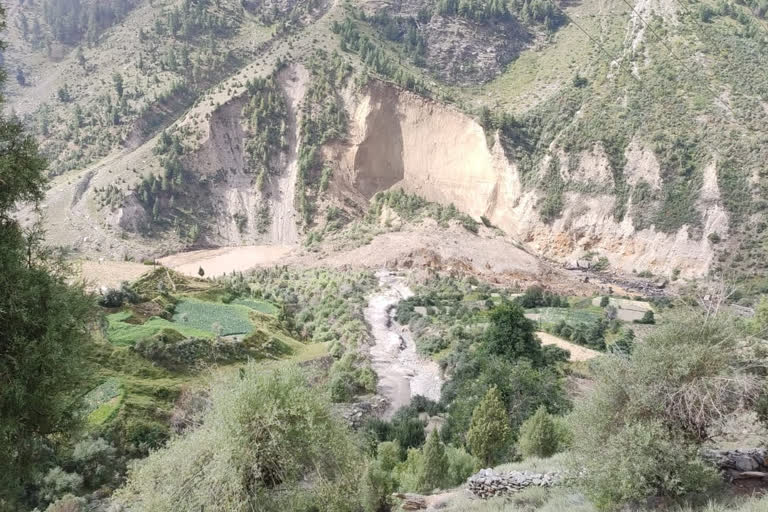 landslide Lahaul Spiti chandrabhaga river flow is blocked