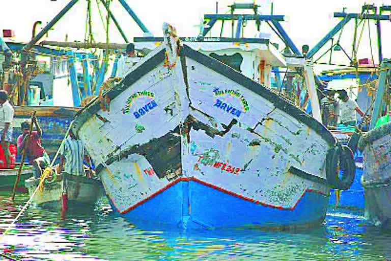 boat damaged by srilankan  படகுகள்  இலங்கையில் கேட்பாரற்று கிடக்கும் தமிழ்நாடு மீனவர்களின் படகுகள்  தமிழ்நாடு மீனவர்களின் படகுக  மீனவர்கள்  fishermen  tamilnadu fishermen  tamilnadu fishermen boats  boats  Tamil Nadu fishermen boats which was seized by Sri Lanka navy got damaged