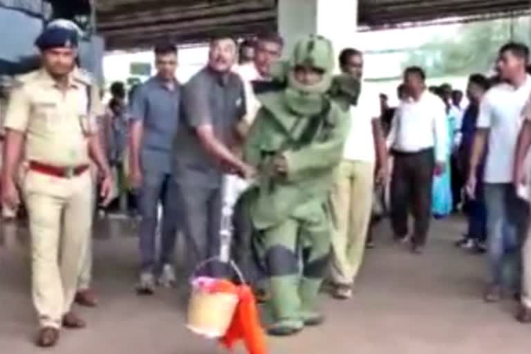 crude-bomb-blast-at-hubli-railway-station-acquitted