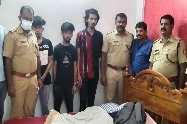 Three youths arrested with 2 kg cannabis in Kottayam  cannabis  കോട്ടയത്ത് രണ്ട് കിലോ കഞ്ചാവുമായി മൂന്ന് യുവാക്കൾ അറസ്റ്റിൽ  കഞ്ചാവ്  Three youths arrested  മൂന്ന് യുവാക്കൾ അറസ്റ്റിൽ