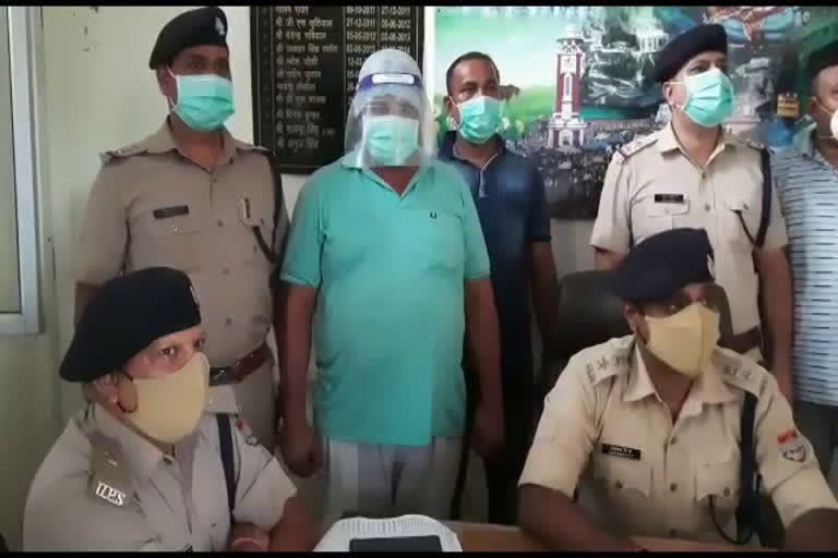 haryana police dismissed constable arrest train robbery case