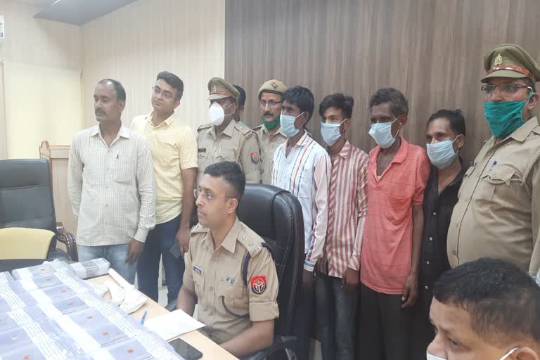 पुलिस की गिरफ्त में आरोपी तस्कर.