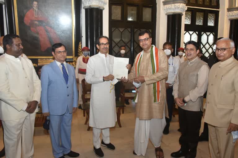 cj of mumbai high court hand to 3 crore 98 thousand rupees check to cm thackrey for cm relief fund