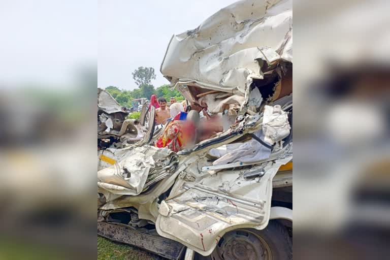 4 die in a road accident in malda