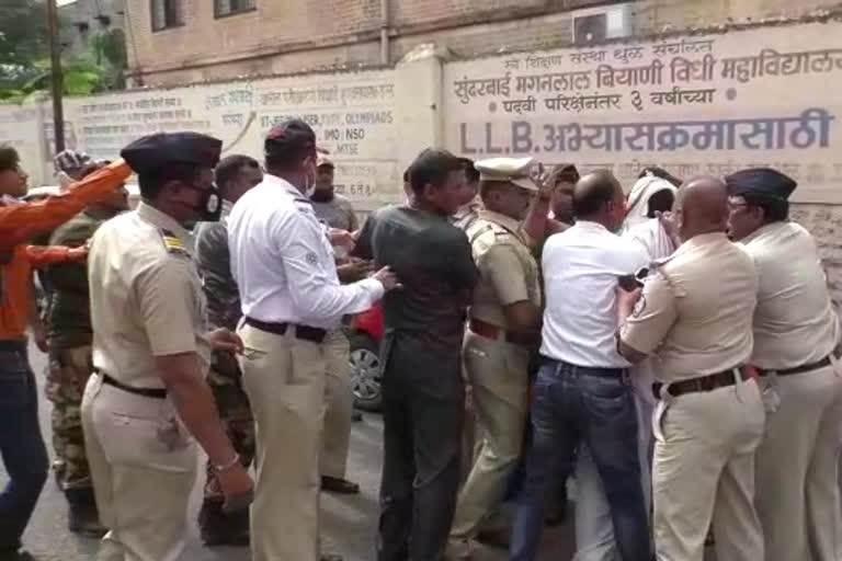 Attempt of self-immolation in front of Dhule District Collector
