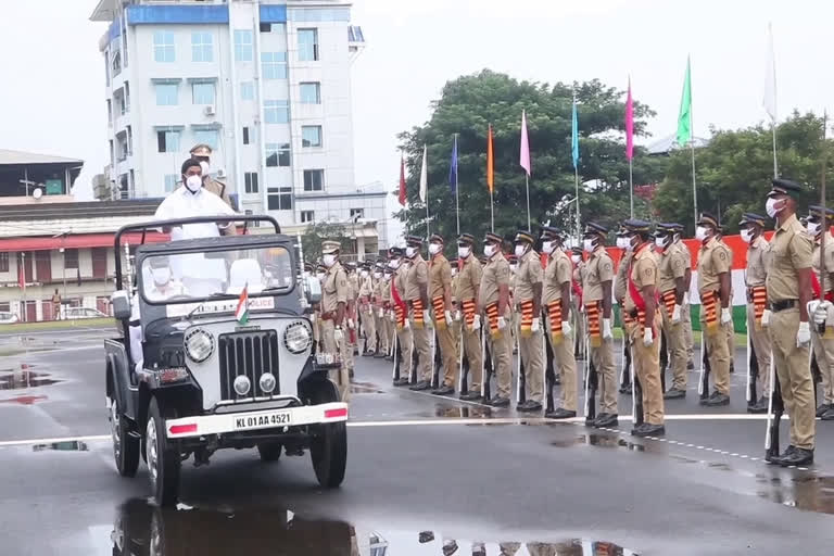 hoists flag  minister vn vasavan  75th independence day  kottayam police parade ground  മന്ത്രി വി.എന്‍ വാസവന്‍  സഹകരണ-രജിസ്‌ട്രേഷന്‍ വകുപ്പ് മന്ത്രി  വി.എന്‍ വാസവന്‍  സ്വാതന്ത്ര്യ ദിനം