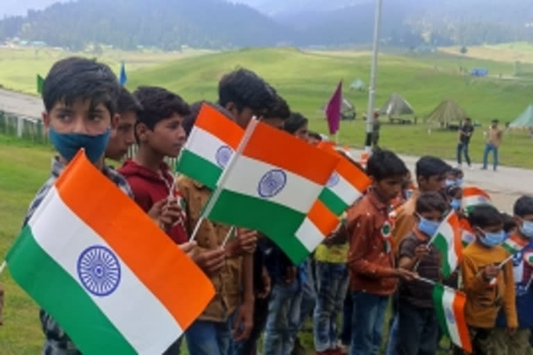 Amid tight security, Independence day functions held in JK