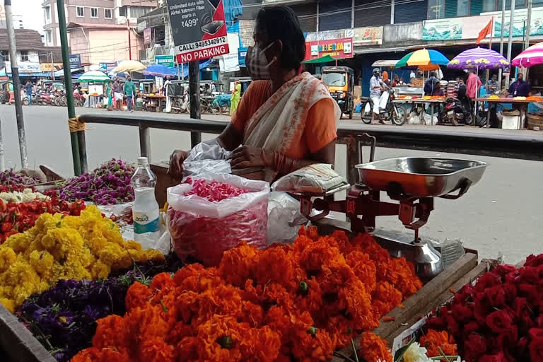 flower merchants in crisis in Kozhikode  flower market in kozhikode  കോഴിക്കോട്ടെ പൂക്കച്ചവടം  പൂക്കച്ചവടം പ്രതിസന്ധിയിൽ