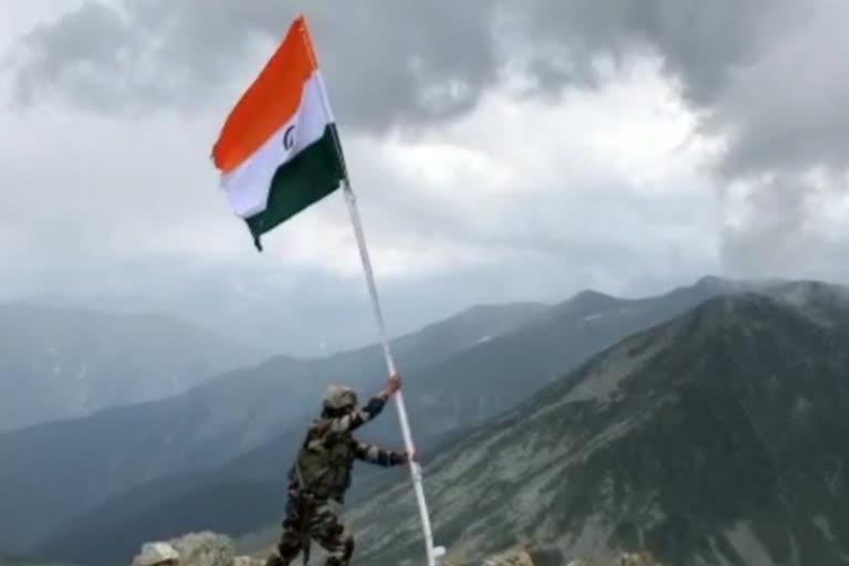 فوج کی جانب سے پیر پنجال کی بلند پہاڑیوں پر پرچم کشائی