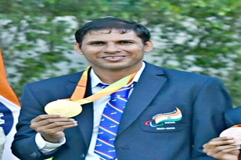 Paralympic gold medalist Devendra Jhajharia  Devendra Jhajharia  gold in javelin throw  भाला फेंक  पैरालंपिक स्वर्ण पदक विजेता  गोल्डन बॉय नीरज चोपड़ा  Sports News in Hindi  खेल समाचार