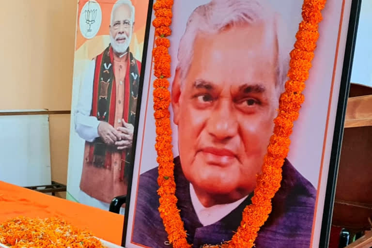 bjp-himachal-pay-tribute-to-atal-bihari-vajpayee-on-his-3rd-death-anniversary