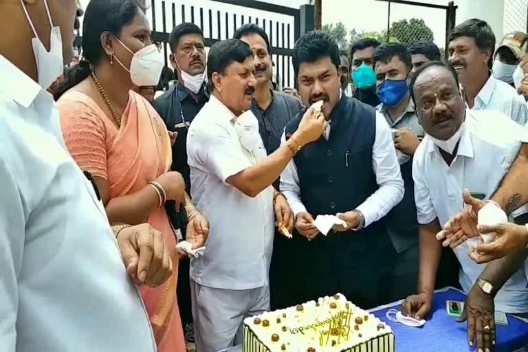 Home Minister Aaruga Jnanendra celebrated BY Raghavendra's birthday