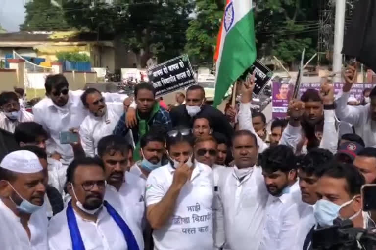 AIMIM workers show black flags to Maha minister to oppose sports varsity in Pune