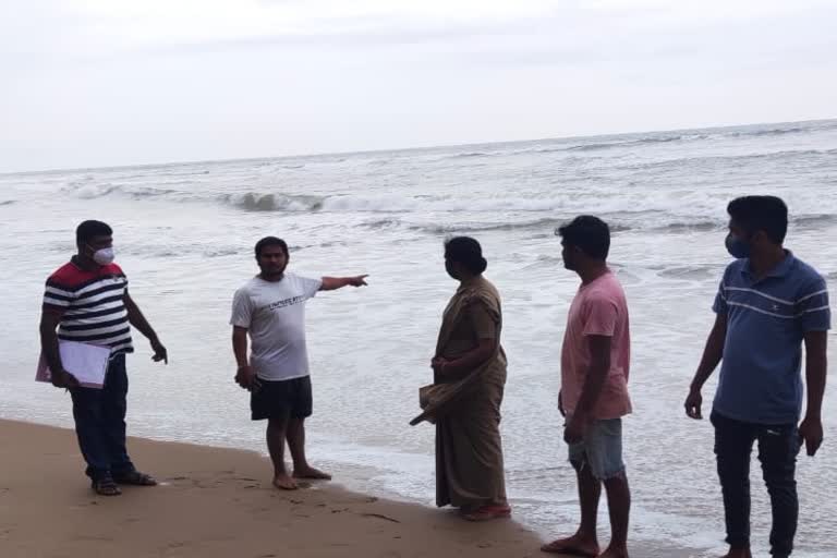 two-engineering-students-drowned-in-kumta-beach