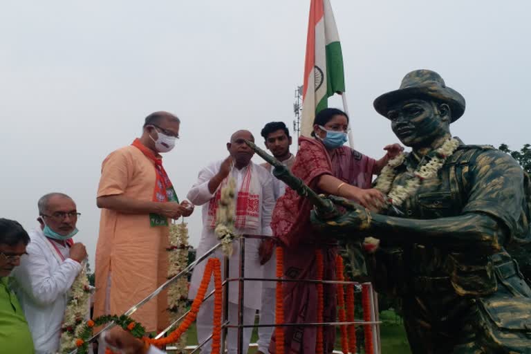 statue-built-in-honor-of-martyr-10-years-ago-in-hazaribag-was-inaugurated-today