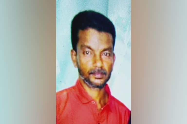 murder case accused hanged  accused in murder case hanged  കൊലക്കേസ് പ്രതി തൂങ്ങിമരിച്ചു  പ്രതി തൂങ്ങിമരിച്ചു  ഭാര്യയെ വെട്ടിക്കൊലപ്പെടുത്തിയ കേസിലെ പ്രതി തൂങ്ങി മരിച്ച നിലയിൽ  തൂങ്ങി മരിച്ച നിലയിൽ  തൂങ്ങി മരിച്ചു  തൂങ്ങി മരണം  hanged  suicide  ആത്മഹത്യ