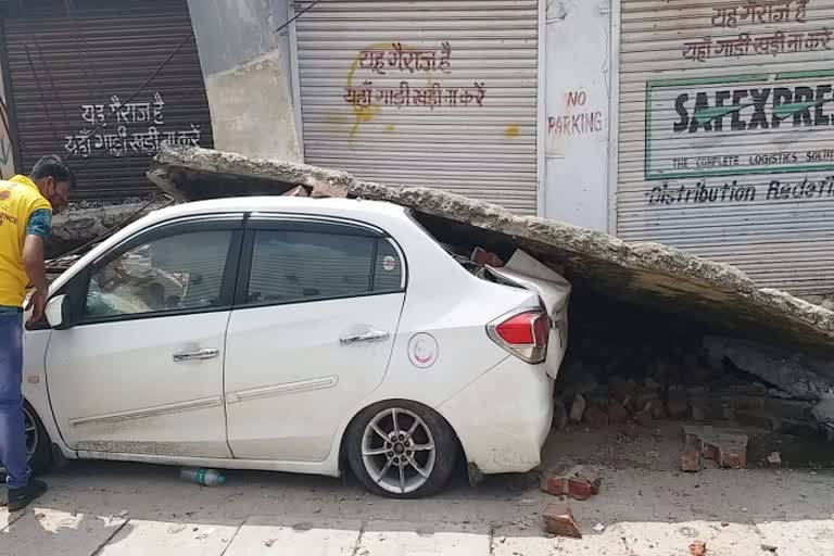 visor of shop collapsed in Jaipur