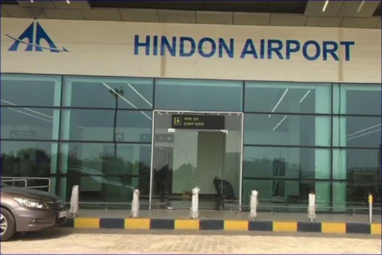 हिंडन एयरपोर्ट पर उतरा विशेष विमान