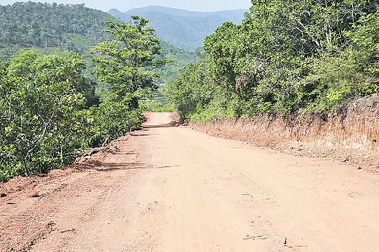 రౌతులపూడి అటవీ ప్రాంతంలో నిర్మించిన రహదారి