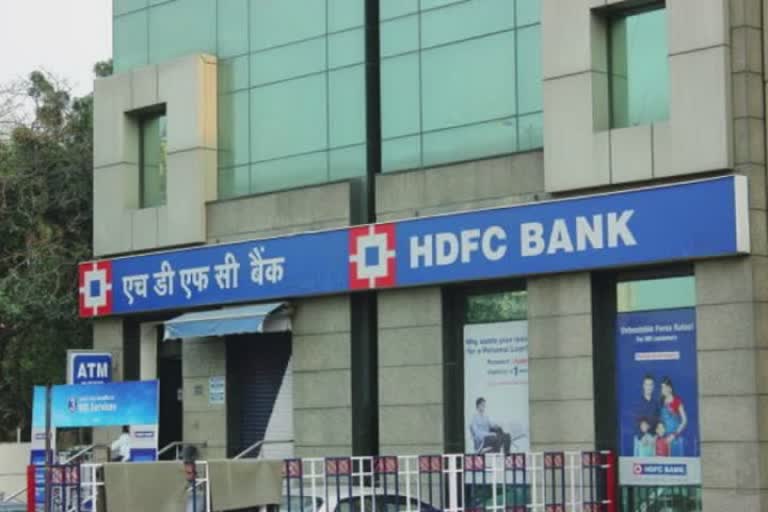 HDFC બેન્ક નવા ક્રેડિટ કાર્ડ વેચી શકશે, RBIએ અંશતઃ પ્રતિબંધ હટાવ્યો