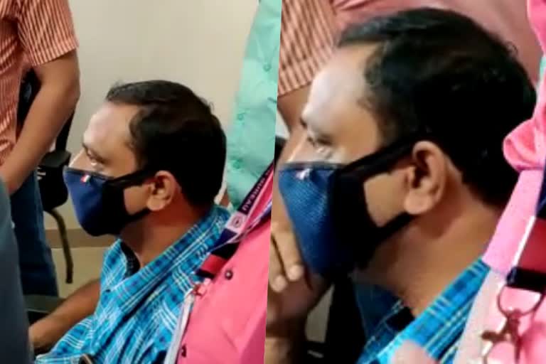 receiving bribe  Municipal Revenue Inspector arrested by Vigilance  bribe case  കൈക്കൂലി വാങ്ങുന്നതിനിടെ നഗരസഭ റവന്യു ഇൻസ്പെക്ടർ പിടിയില്‍  റവന്യു ഇൻസ്പെക്‌ടര്‍  കട്ടപ്പന നഗരസഭ  Kattappana Municipality  റവന്യു ഇൻസ്പെക്‌ടര്‍ ഷിജു അസീസ്  Revenue Inspector Shiju Aziz