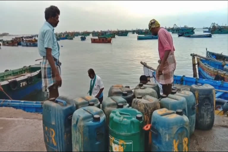 Rameswaram Srilanka Navy  மீனவர்கள்  Rameswaram  Srilanka Navy  இலங்கை கடற்படை  இலங்கை கடற்படையின் தொடர் அட்டூழியம்  இடம்பெயரும் மீனவர்கள்  rameswaram fishermen shifting to other states  livelihood  fishermen shifting to other states for their livelihood  srilanka navy attack  ramanathapuram news  ramanathapuram latest news  ராமநாதபுரம் செய்திகள்