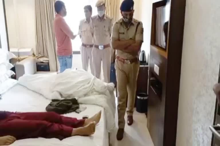 महिला मैनेजर की सन्दिग्ध मौत, Suspicious death of female manager