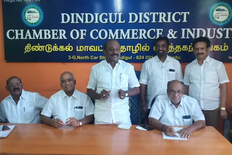 பெட்ரோல், டீசல் விலையைக் குறைக்காவிட்டால் போராட்டம் - விக்கிரமராஜா எச்சரிக்கை