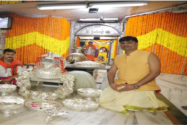 ujjain-a-unknown-devotee-donate-25-lakh-silver-ornament