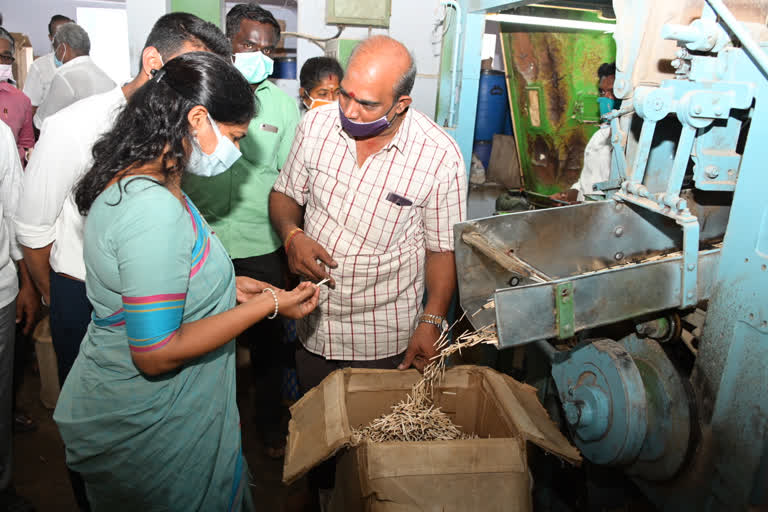 dmk mp kanimozhi visits match factory at tutucorin