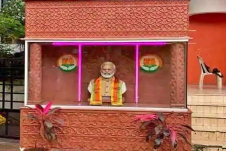 prime-minister-narendra-modis-statue-in-temple-was-removed