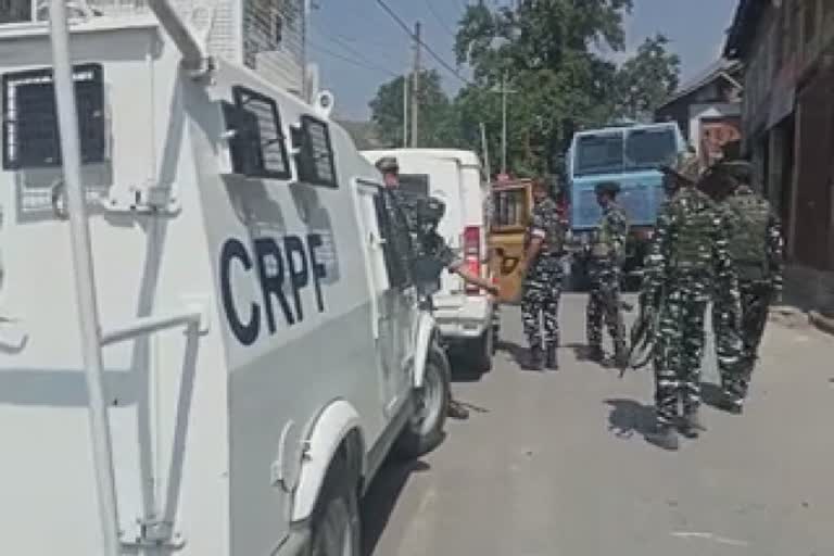 Pulwama gunfight ends  two Hizb militants killed  പുൽവാമ  തീവ്രവാദി  ഹിസ്‌ബുൽ മുജാഹിദീൻ  ജമ്മു കശ്‌മീർ പൊലീസ്  കരസേന  സിആർപിഎഫ്